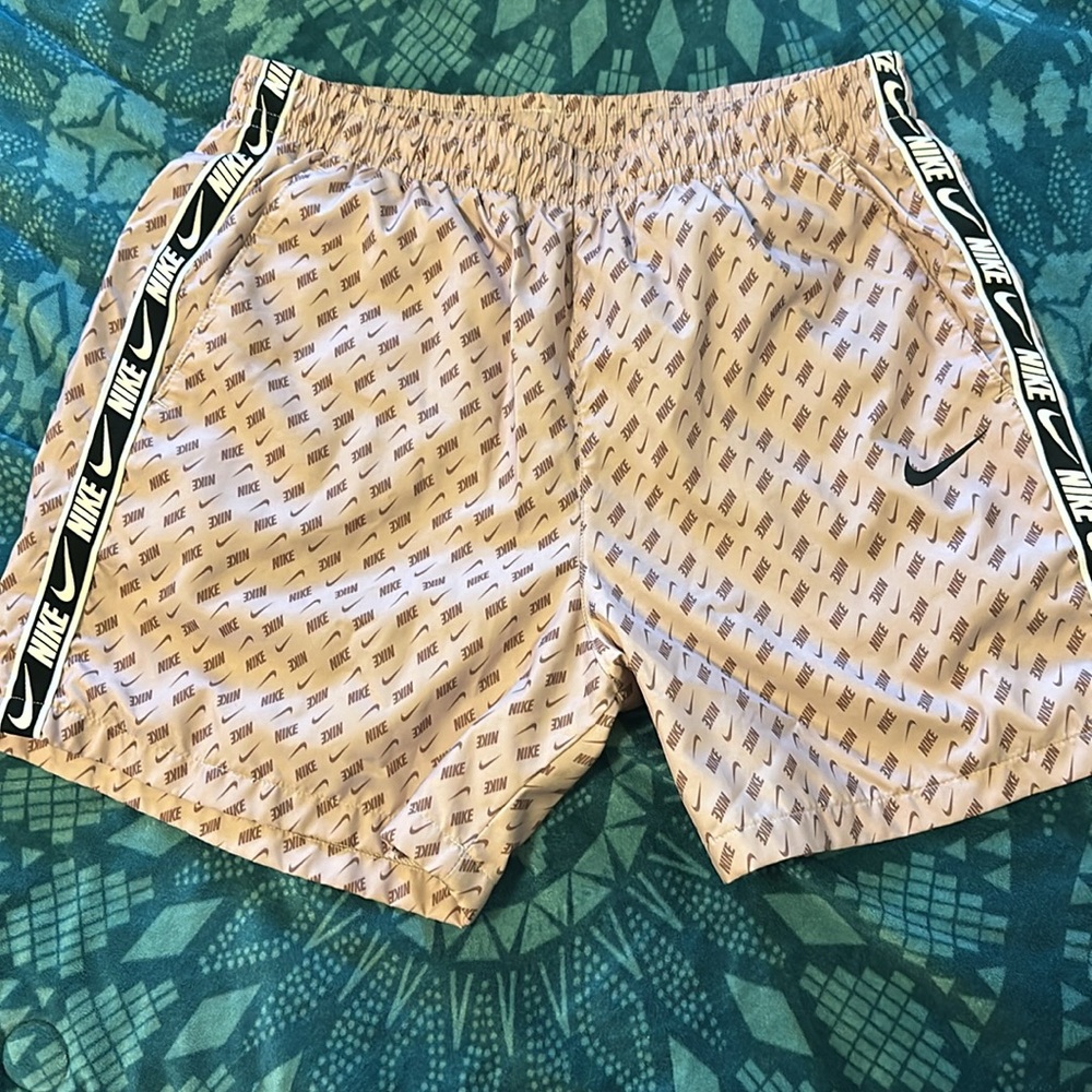 Nike shorts - Picture 2 of 3